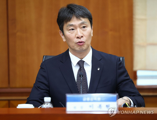 이복현 금융감독원장이 29일 오전 서울 여의도 금융투자협회에서 열린 금감원-자산운용사 CEO 간담회에서 인사말을 하고 있다. 연합뉴스